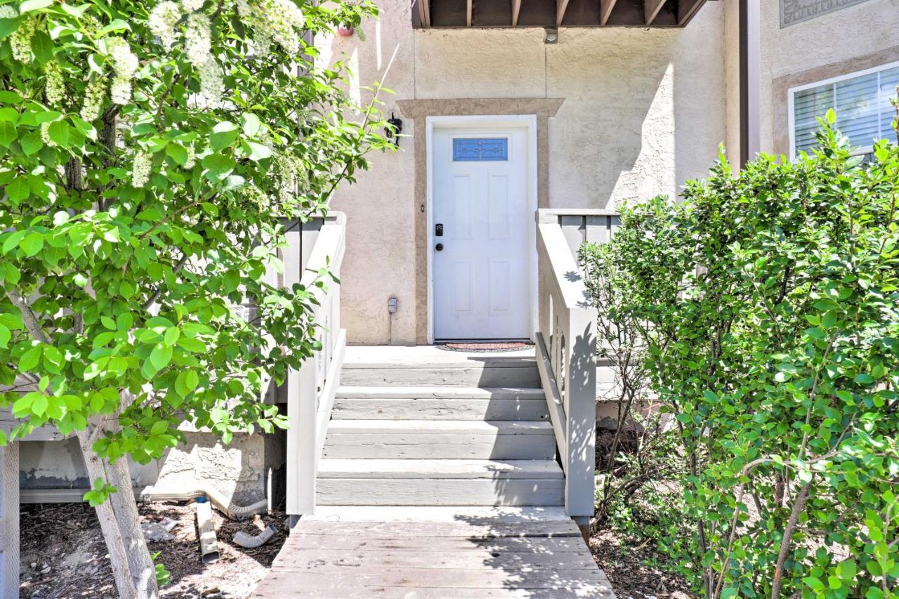 Peaceful Midway Studio With Mountain And Golf Views! Bagian luar foto