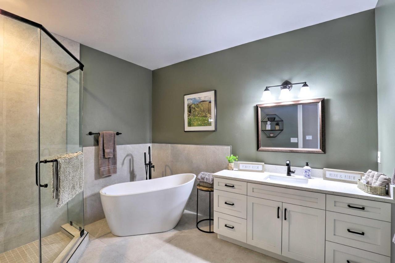 Peaceful Midway Studio With Mountain And Golf Views! Bagian luar foto