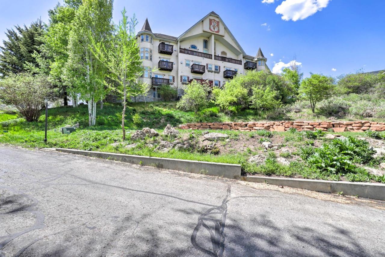 Peaceful Midway Studio With Mountain And Golf Views! Bagian luar foto
